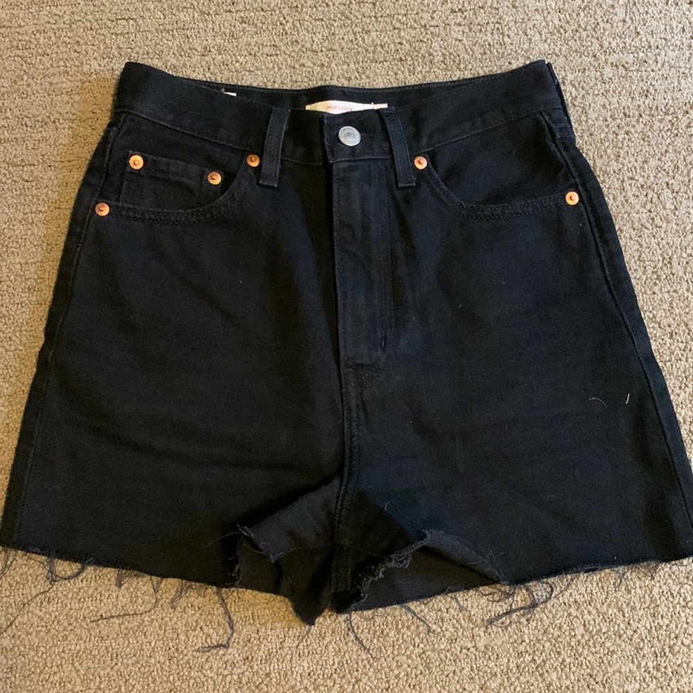 Levi Black Shorts
